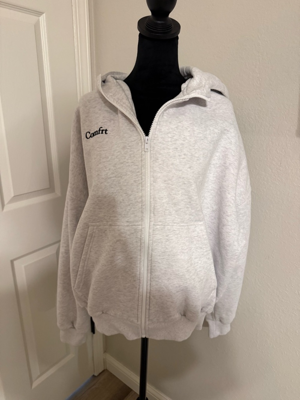 Comfrt Women's Light Gray Zip-Up Hoodie